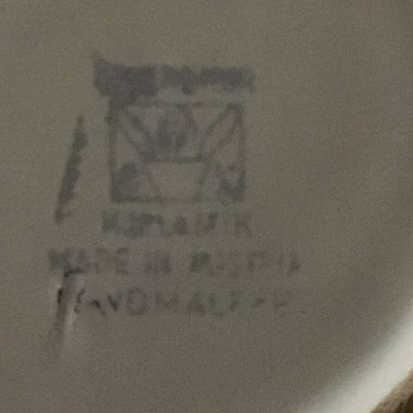 VINTAGE GLAZED AND PAINTED FLORAL CERAMIC ASHTRAY - Picture 2 of 3